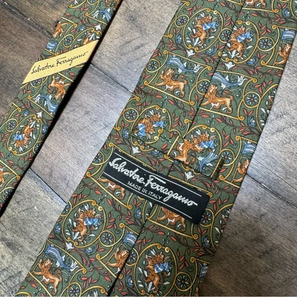 Salvatore Ferragamo | Vintage Lion Silk Tie - Picture 3 of 5